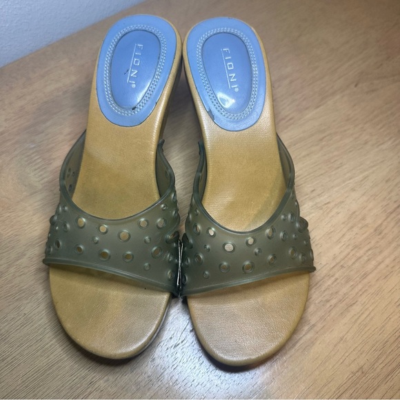 Fioni Y2K Jelly Kitten Heels. Tan and Light Blue. Size: 5. - Picture 3 of 9